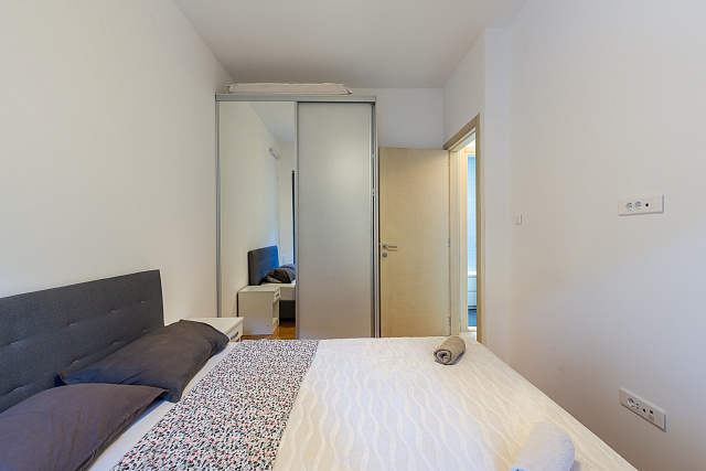 Zum Verkauf steht eine dreizimmerige, geräumige und helle Wohnung im schönsten Teil Montenegros — photo 22